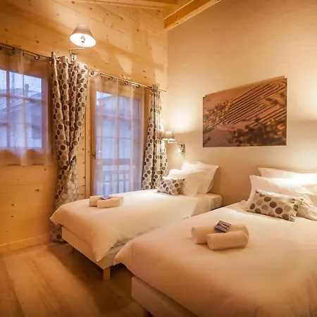 Les Couadzous Centre, Sauna, Jacuzzi, 6 Chambres, 7 Salles De Bains, 16 Pers 250 M2 Chalet