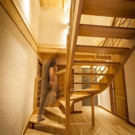 Les Couadzous Centre, Sauna, Jacuzzi, 6 Chambres, 7 Salles De Bains, 16 Pers 250 M2 Chalet