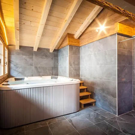 Les Couadzous Centre, Sauna, Jacuzzi, 6 Chambres, 7 Salles De Bains, 16 Pers 250 M2
