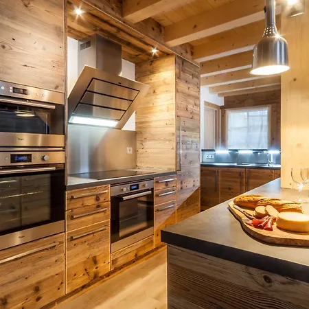 Les Couadzous Centre, Sauna, Jacuzzi, 6 Chambres, 7 Salles De Bains, 16 Pers 250 M2 * Samoëns