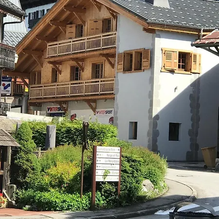 Les Couadzous Centre, Sauna, Jacuzzi, 6 Chambres, 7 Salles De Bains, 16 Pers 250 M2 * Samoëns