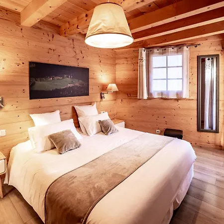 Les Couadzous Centre, Sauna, Jacuzzi, 6 Chambres, 7 Salles De Bains, 16 Pers 250 M2 Samoëns