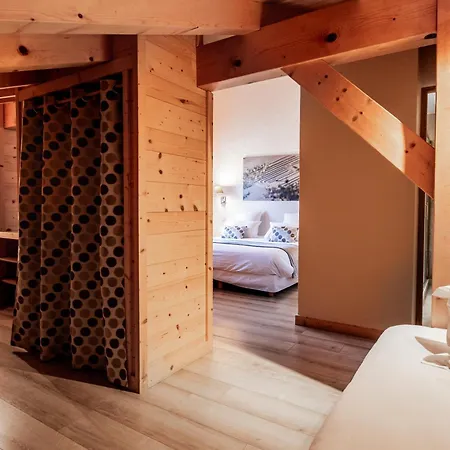 Les Couadzous Centre, Sauna, Jacuzzi, 6 Chambres, 7 Salles De Bains, 16 Pers 250 M2 Chalet Samoëns