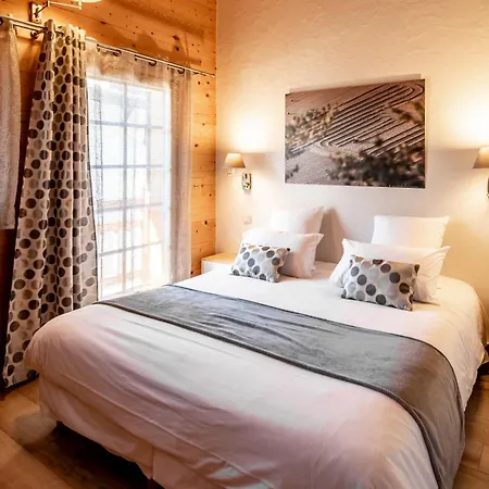 Chalet Les Couadzous Centre, Sauna, Jacuzzi, 6 Chambres, 7 Salles De Bains, 16 Pers 250 M2 Samoens