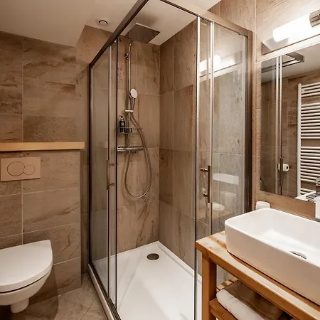 Les Couadzous Centre, Sauna, Jacuzzi, 6 Chambres, 7 Salles De Bains, 16 Pers 250 M2 Chalet *