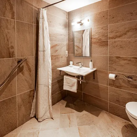Les Couadzous Centre, Sauna, Jacuzzi, 6 Chambres, 7 Salles De Bains, 16 Pers 250 M2 *
